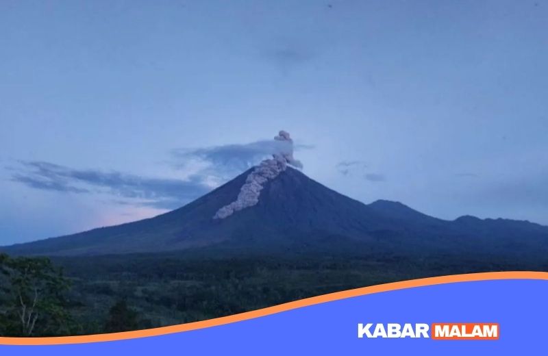 Dua Kali Meletus Pagi Ini! Gunung Semeru Semburkan Abu Hingga 1.000 Meter, Warga Diminta Waspada