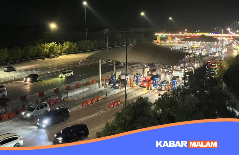 Arus Balik Membludak! Puluhan Ribu Kendaraan Serbu GT Cikampek Utama Menuju Jakarta