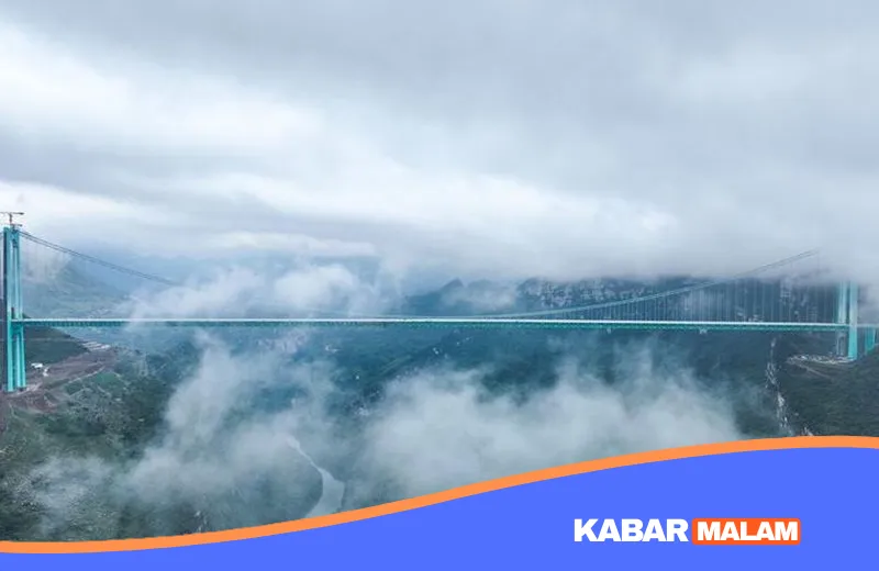 Ngeri! Jembatan 'Di Atas Awan' China Senilai Rp700 Miliar Ambruk Total, Ini Penyebabnya