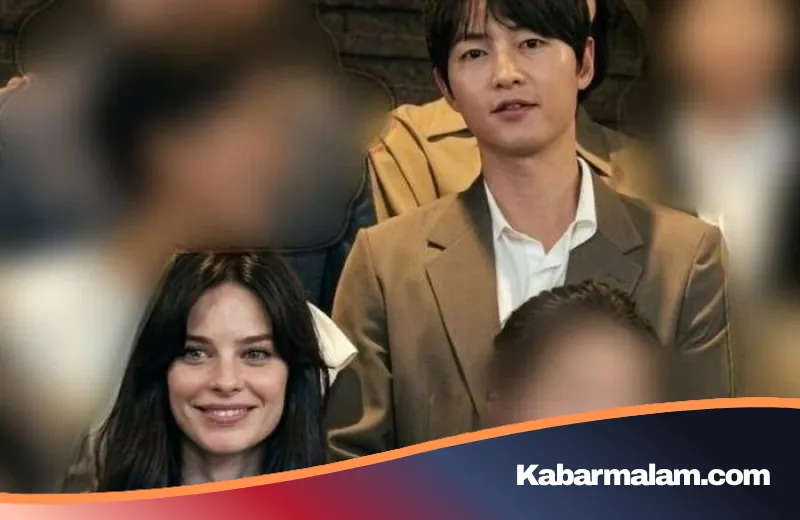 Aksi Humanis Song Joong Ki dan Katy Louise Saunders: Jadi Narator di Konser Musisi Disabilitas