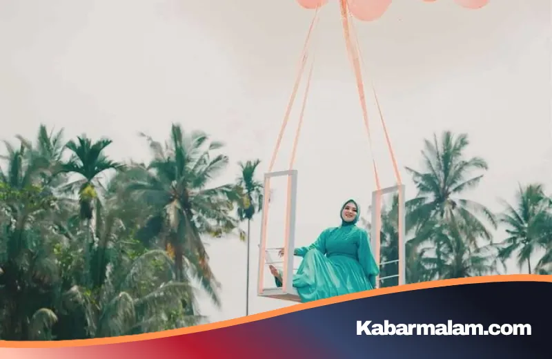 Bukan Editan! Rahasia di Balik Foto Ultah 'Sultan' Wanita Jember yang Viral di Tengah Sawah