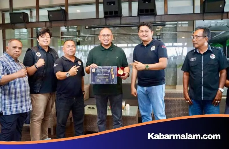 Dedikasi Tanpa Batas di Garis Depan Bencana, Andre Rosiade Terima Penghargaan Medal of Honor dari JPS