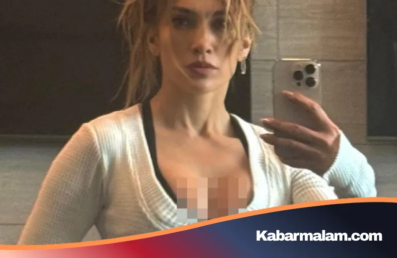 Definisi 'Body Goals' Sejati, Jennifer Lopez Pamer Perut Six-Pack Memukau di Usia 56 Tahun