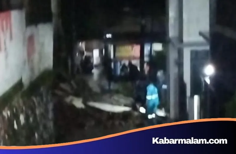 Hujan Deras Guyur Depok, Tembok di Sawangan Ambruk Tergerus Longsor