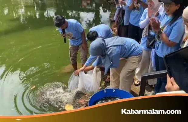 Peringatan 40 Hari Vidi Aldiano: Aksi 'Kebak-Ikan' Keluarga dan Penggemar di TPU Tanah Kusir