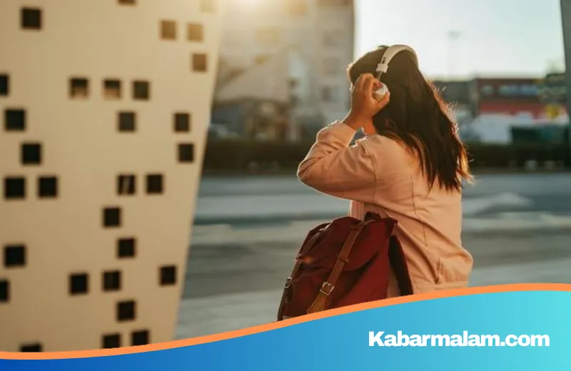 Sering Setel Volume Earphone Maksimal? Waspadai Risiko Kerusakan Pendengaran Permanen