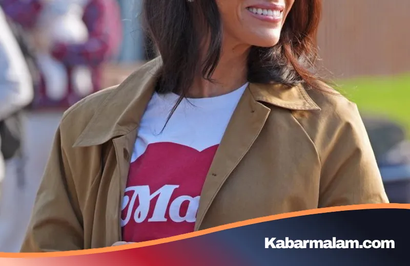 Simbol Cinta Seorang Sahabat: Rahasia di Balik Kaus 'Mama' Meghan Markle saat Tur Australia