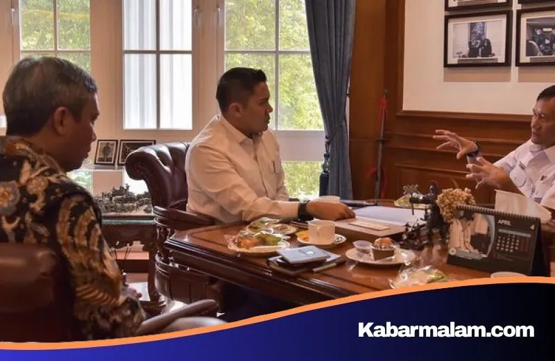 Solusi Hunian di Jantung Kota: Seskab Teddy Bahas Proyek Apartemen Rakyat Manggarai Bersama KAI dan BTN