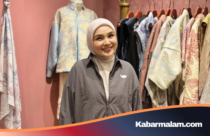 Tampil Stylish Tanpa Gerah: Rahasia Layering Outfit ala Ria Miranda di Cuaca Tropis