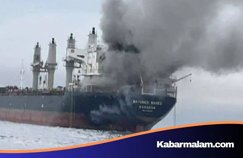 Tensi Memanas di Selat Hormuz: Iran Lepaskan Tembakan ke Kapal Dagang dan Tutup Jalur Pelayaran