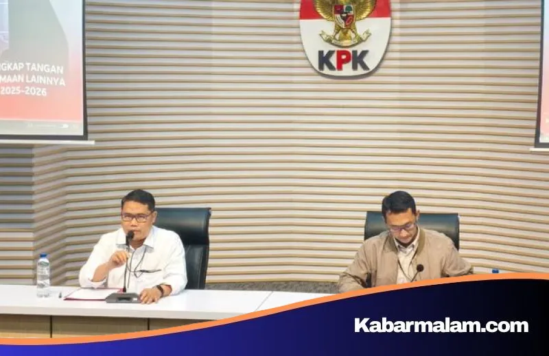 Terjerat Skandal Pemerasan Pejabat, Bupati Tulungagung Gatut Sunu Resmi Berbaju Oranye KPK