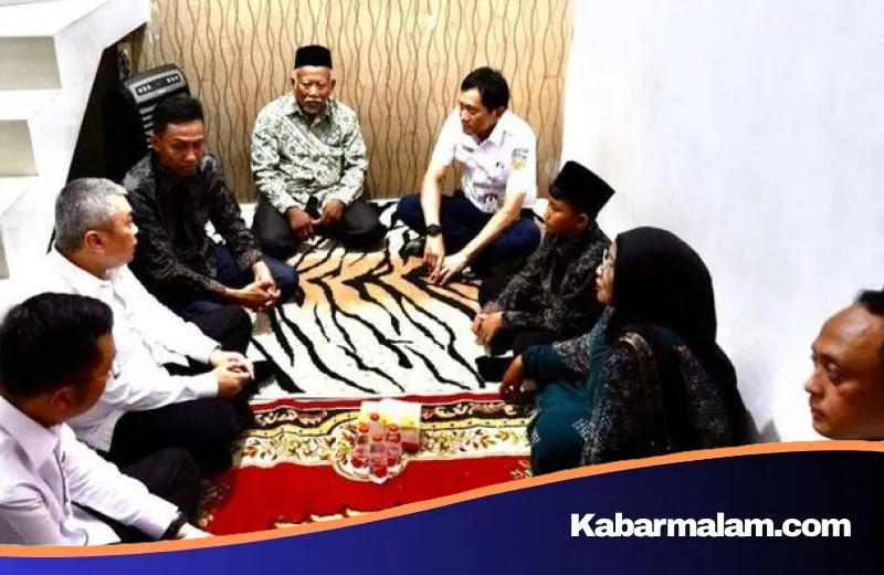 Tragedi Stasiun Bekasi Timur: Menhub dan Dirut KAI Sampaikan Duka Mendalam di Rumah Korban