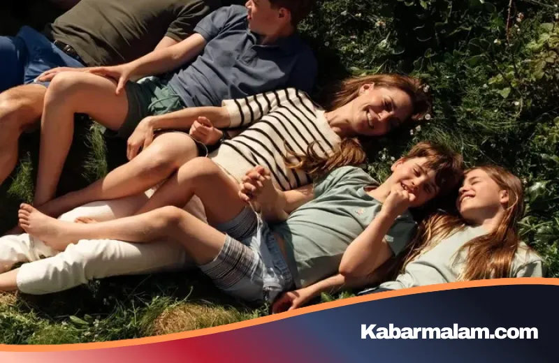15 Tahun Mengarungi Biduk Rumah Tangga, Pangeran William dan Kate Middleton Bagikan Potret Intim Keluarga