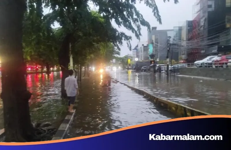 Akses Depan Gandaria City Terendam Banjir 60 Cm, Arus Lalu Lintas Jakarta Selatan Sempat Lumpuh
