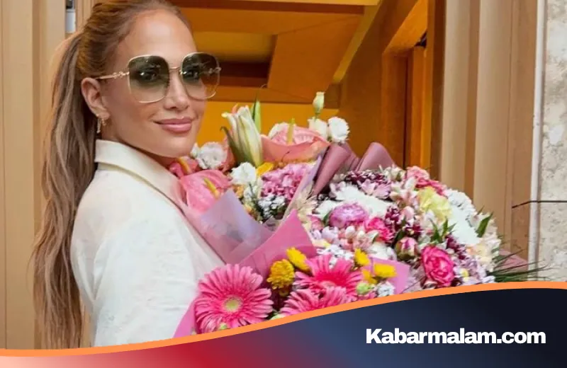 Aksi 'Diva' Jennifer Lopez Saat Berpose di Depan Paparazzi Viral, Antara Profesionalisme atau Kesombongan?