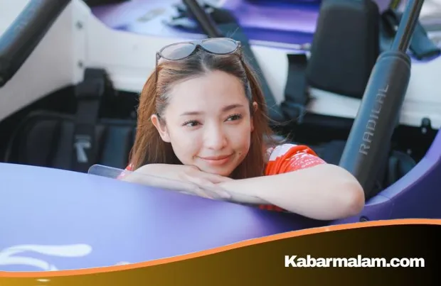 Aksi Manda Cello Taklukkan Sirkuit Mandalika, Akui Kaki Lemas Usai Pacu Mobil Balap
