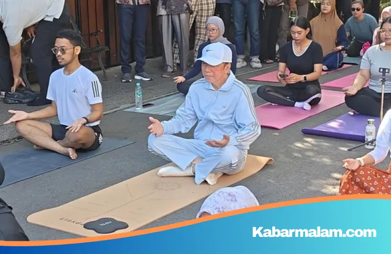 Aksi Yoga Jokowi Viral di Media Sosial, Riset Harvard Ungkap Rahasia Umur Panjang bagi Lansia