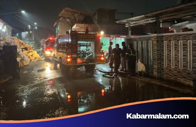 Amukan Si Jago Merah di Gandamekar: Gudang Limbah Terbakar, 7 Rumah Warga Bekasi Ludes Terpanggang