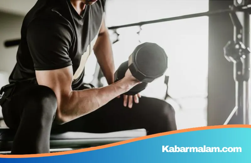 Bikin Kaum Muda Malu, Kakek 100 Tahun Ini Masih Tangguh Angkat Beban di Gym Setiap Minggu