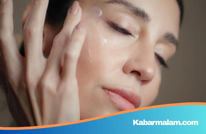 Dilema Awet Muda: Lebih Efektif Mana, Minum Kolagen atau Pakai Skincare?