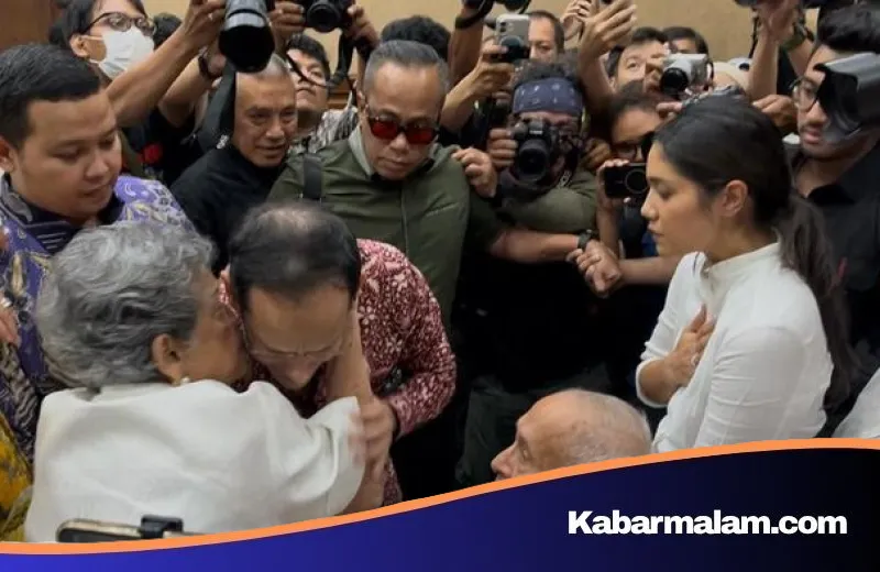 Drama Sidang Korupsi Chromebook: Nadiem Makarim Dituntut 18 Tahun Penjara, Peluk Erat Keluarga