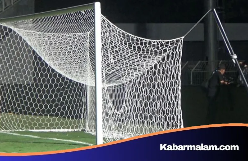 Duka di Gelora BJ Habibie: Kericuhan Pecah dan Aksi Bakar Gawang Warnai Kekalahan PSM atas Persib