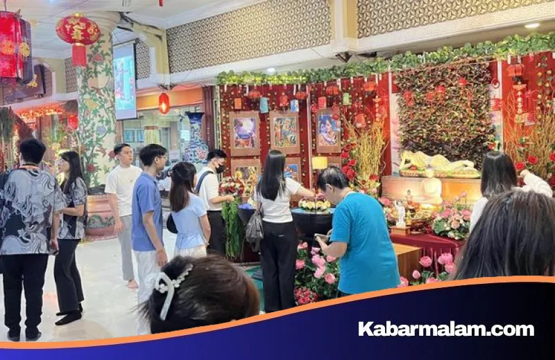 Gema Kedamaian Waisak 2570 BE di Wihara Ekayana Arama: Ribuan Umat Larut dalam Keheningan