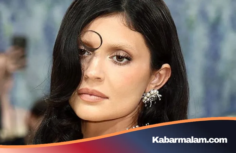 Hindari 'Kutukan' Met Gala, Kylie Jenner Pilih Tak Gandeng Timothee Chalamet Demi Pertahankan Hubungan