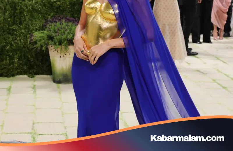 Keajaiban Emas 24 Karat: Hailey Bieber Tampil Memukau Bak Dewi Yunani di Met Gala 2026