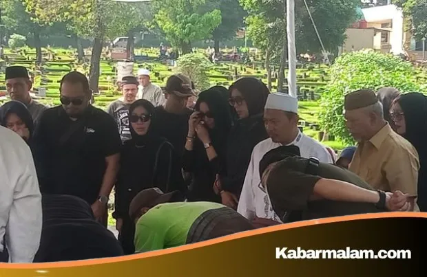 Kisah Haru di Balik Kepergian Ayah Bunga Zainal: Menanti Seluruh Buah Hati Berkumpul Sebelum Berpulang