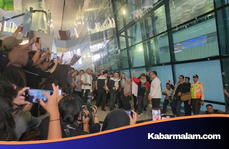 Kisah Haru Kepulangan 9 Relawan Global Sumud Flotilla ke Tanah Air Usai Ditahan Militer Israel