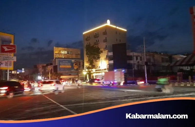 Medan Lumpuh Total Akibat Listrik Padam, Warga Terpaksa Berburu WiFi demi Kabar Keluarga