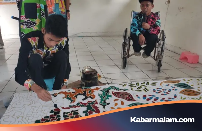 Menenun Asa di Balik Sunyi: Kisah Batik Difabel Cimahi yang Mendunia dan Perjuangan Melawan Arus Efisiensi
