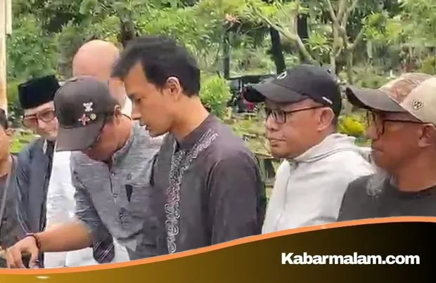 Momen Haru Fedi Nuril Lepas Kepergian Sang Ibunda, Tangis Pecah di Pusara Terakhir