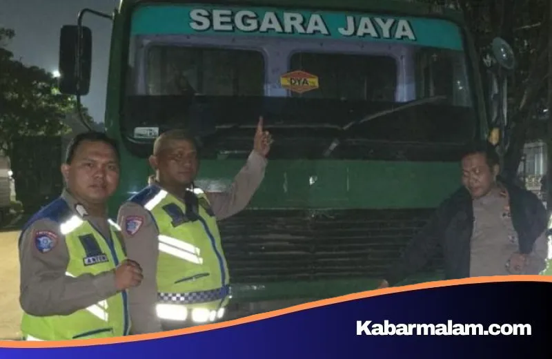 Nekat Lawan Arus di Jalan Cacing demi 'Jalan Pintas', Dua Truk Trailer Berakhir Ditilang Polisi