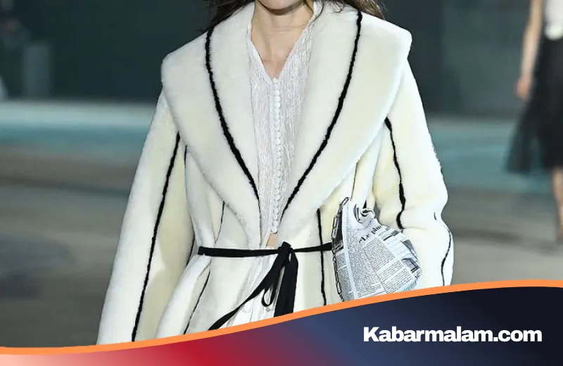 Nostalgia Kontroversial: Dior Hidupkan Kembali Motif Koran di Panggung Cruise 2027 Los Angeles