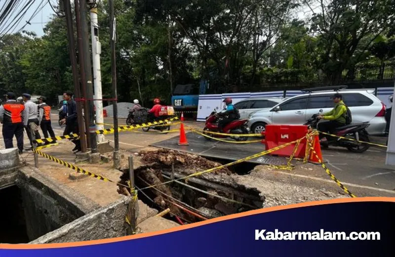 Terkuak! SDA Beberkan Alasan Aliran Air Begitu Deras di Bawah Jalan Amblas Lenteng Agung