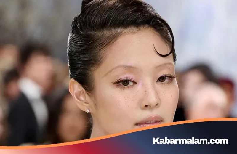 Transformasi Eksentrik Jennie BLACKPINK di MET Gala 2026: Alis Tipis dan Gaun Mosaik Chanel yang Memukau