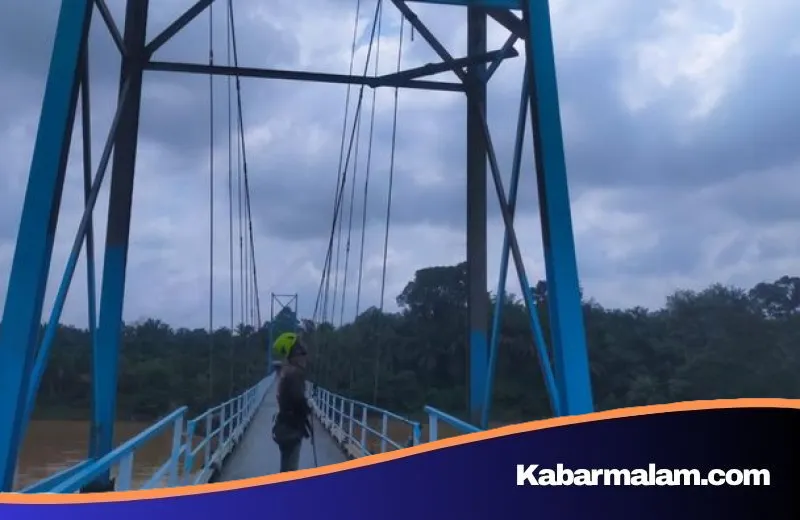 Wajah Baru Jembatan Merah Putih: Aksi Cepat Polda Riau Percantik Ikon Pacu Jalur di Kuansing