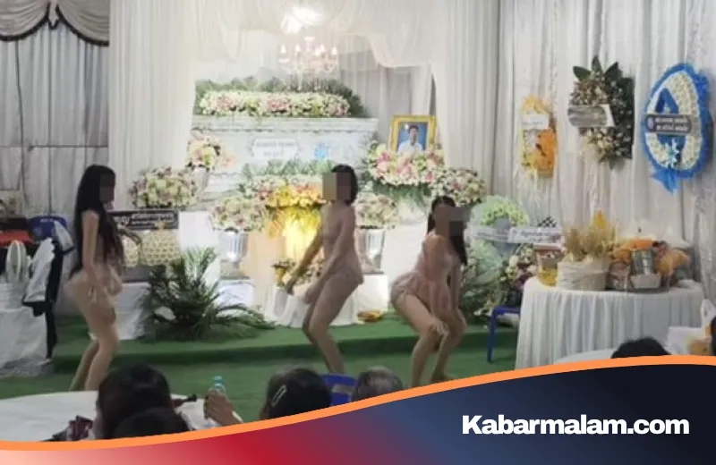 Wasiat Tak Terduga: Tiga Penari Seksi Beraksi di Depan Peti Mati, Tradisi atau Sensasi?