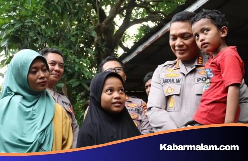 Aksi Humanis Kapolres Metro Depok: Ulurkan Tangan untuk Novi, Bocah SD yang Viral Mengamen Demi Sekolah