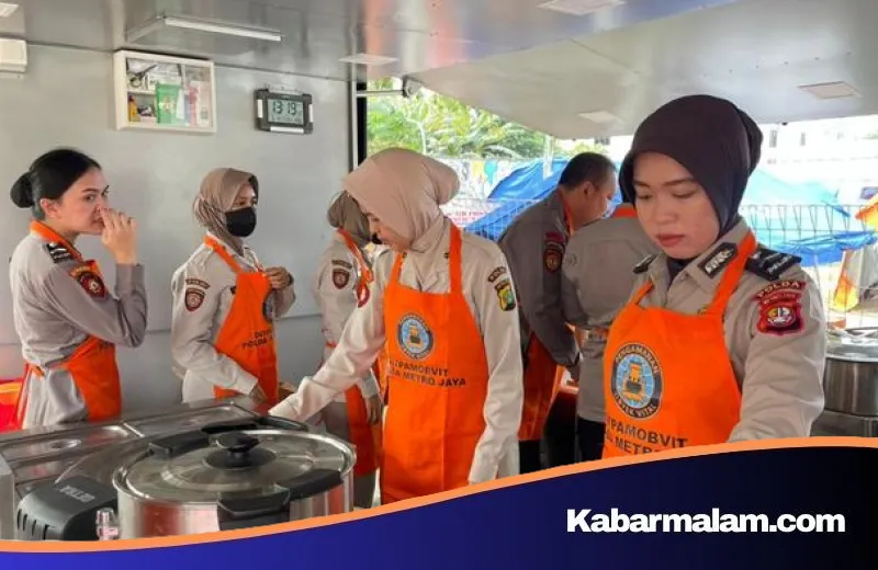 Aksi Kemanusiaan di Kemayoran: Dapur Lapangan Polda Metro Jaya Sediakan 500 Paket Makanan untuk Pengungsi