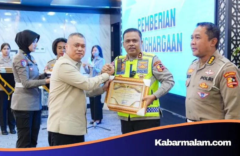 Apresiasi Dedikasi Pengamanan Mudik 2026, Menhub Anugerahkan Penghargaan Tinggi bagi Korlantas Polri