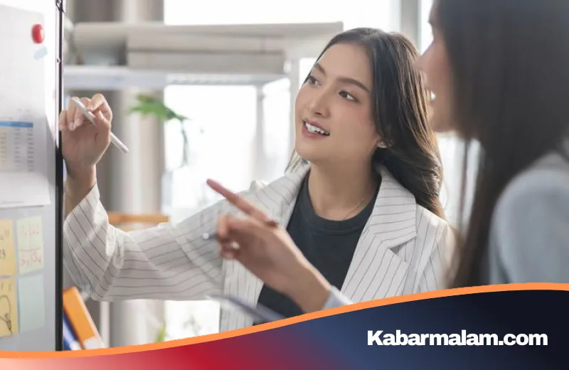 Bukan Cuma Kerja di Pojokan, Ini Deretan Karier Paling Pas Buat Si Introvert Menurut Psikologi