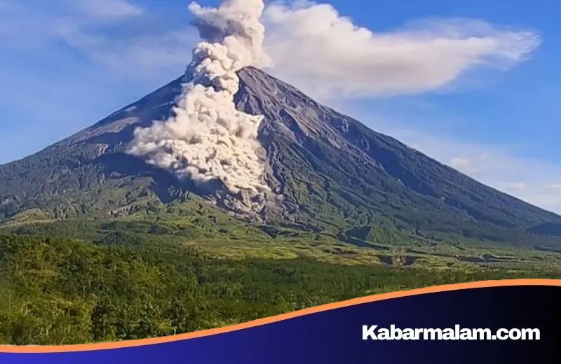 Gunung Semeru Kembali Berulah, Dua Kali Erupsi Beruntun Guncang Lumajang Pagi Ini