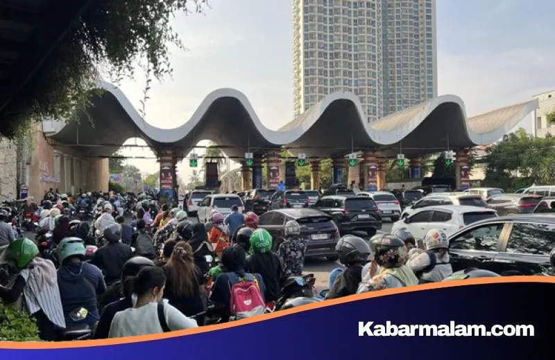 HUT DKI ke-499: Ancol Diserbu Ribuan Pengunjung, Antrean Tiket Gratis Mengular Ratusan Meter