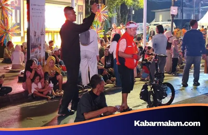 Kisah Didin, Penjual Tikar 'Semen' yang Mengadu Nasib di Tengah Kemeriahan HUT Jakarta Bundaran HI