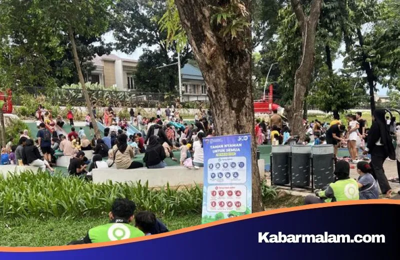 Kisah Haru di Balik Riuhnya Libur Sekolah: Kala Driver Ojol Rehat Sejenak demi Senyum Buah Hati