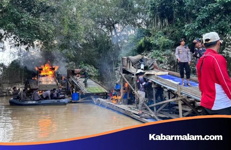 Komitmen Jaga Ekosistem: Tim Gabungan Libas 145 Rakit Penambangan Emas Ilegal di Sungai Kuantan
