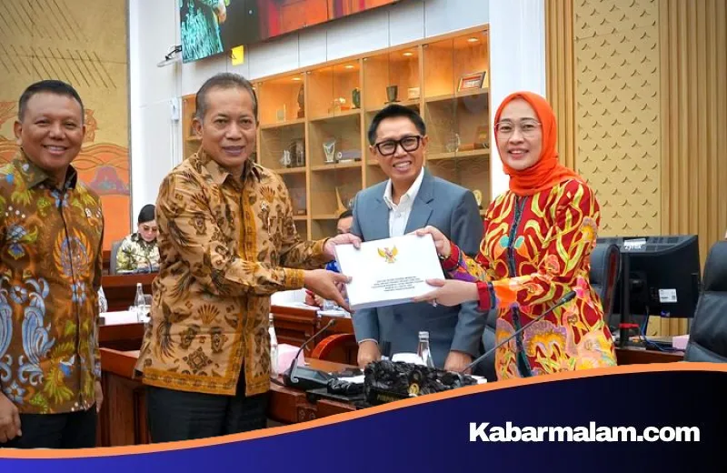 Menuju Era Baru Koperasi Indonesia: Menkop Ferry Juliantono Bedah Poin Krusial RUU Perkoperasian Bersama DPR